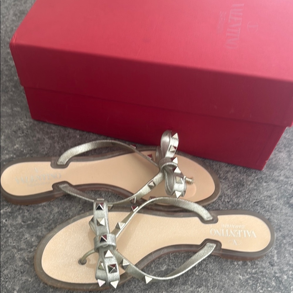 RARE!! Valentino Silver Sandals Minimalist T-Strap Design
Broken sandal